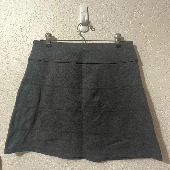 🎉 Athleta Strata Gray Ponte Skirt - Picture 3 of 6